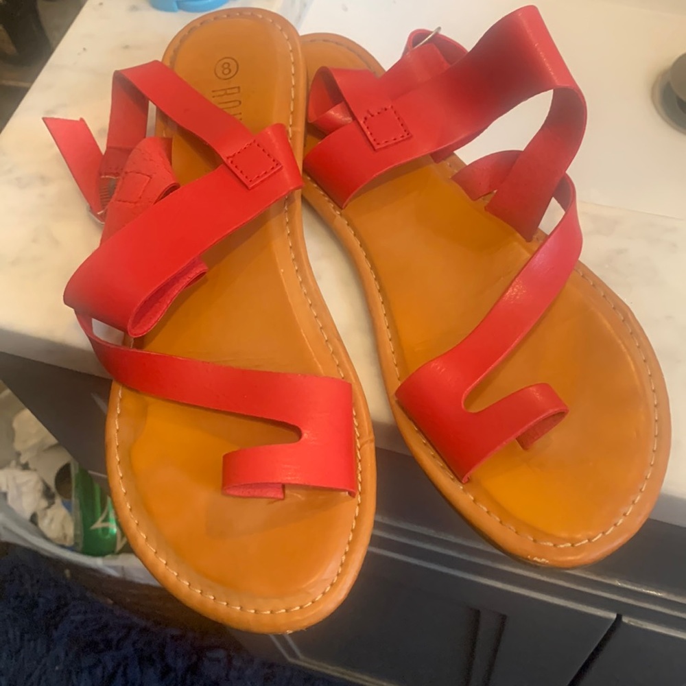 Rouge helium sandals